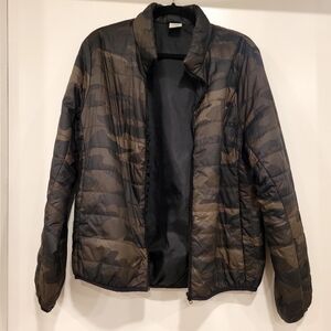 VS PINK Lightweight Camo Zip Up Puffer Size L